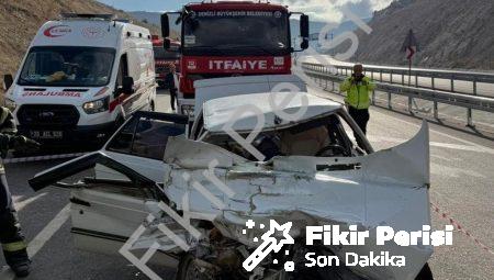 Denizli’de Kamyona Ok Gibi Saplanan Otomobilden Acı Haber: 1 Ölü