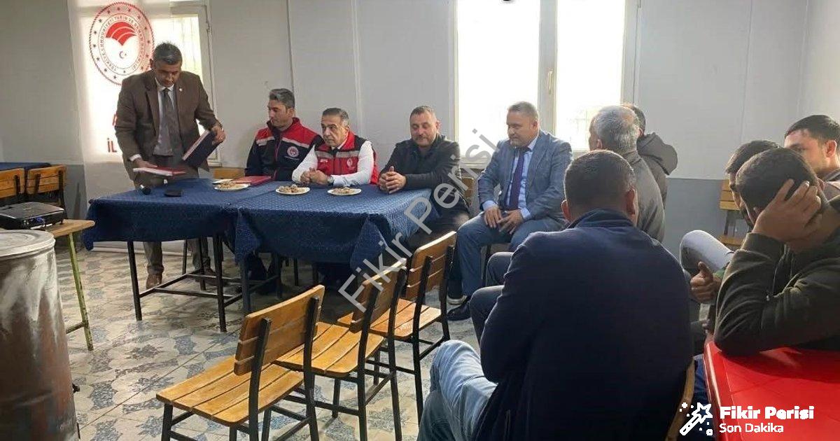 "Aydın'da Tarım Sahaya İndi: Üreticilerle Kapsamlı İstişare" başlıklı haber için fotorealistik, prof